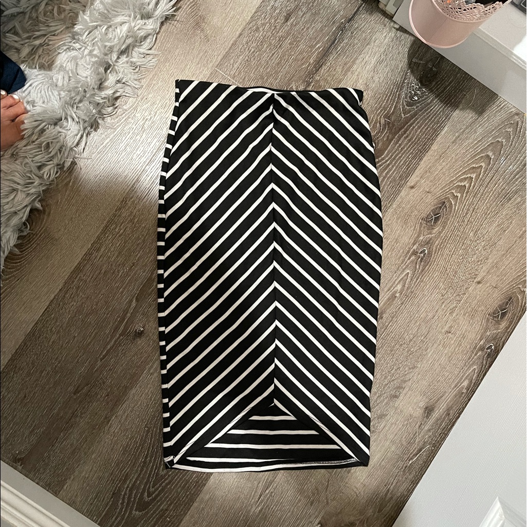 Stripped Basic Skirt